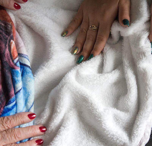 Divesart - Decke von Mutter zu Sohn - "Farbwelt"