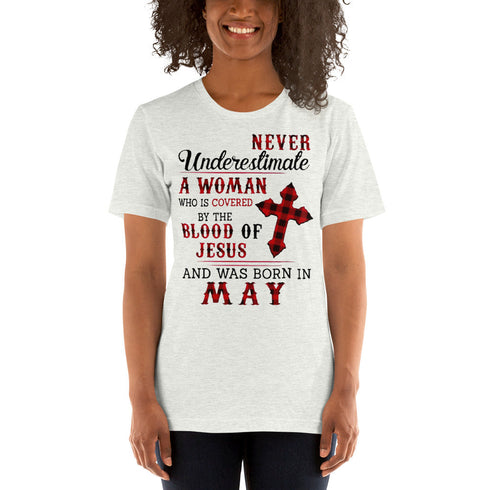 Divesart - Never underestimate a Grandma was born in May Unisex T-Shirt
