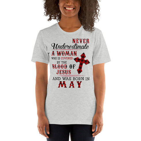 Divesart - Never underestimate a Grandma was born in May Unisex T-Shirt